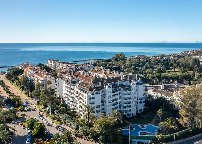 Modern Apartment - 2 Bedrooms, Beachside - Puerto Banus