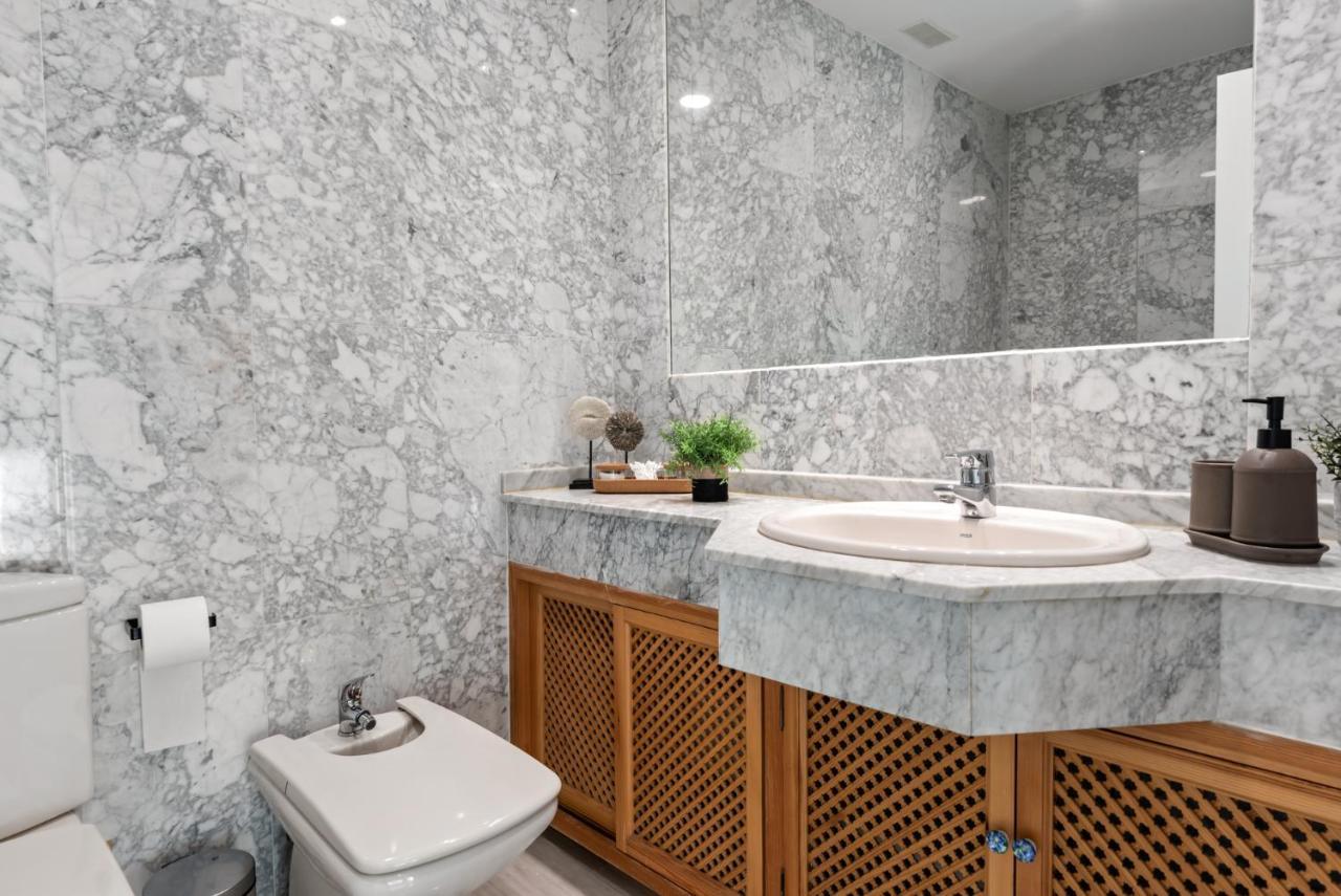 Modern - 2 Bedrooms, Beachside - Puerto Banus Appartamento