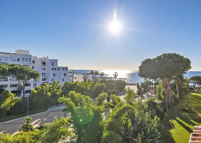 Modern Apartment - 2 Bedrooms, Beachside - Puerto Banus