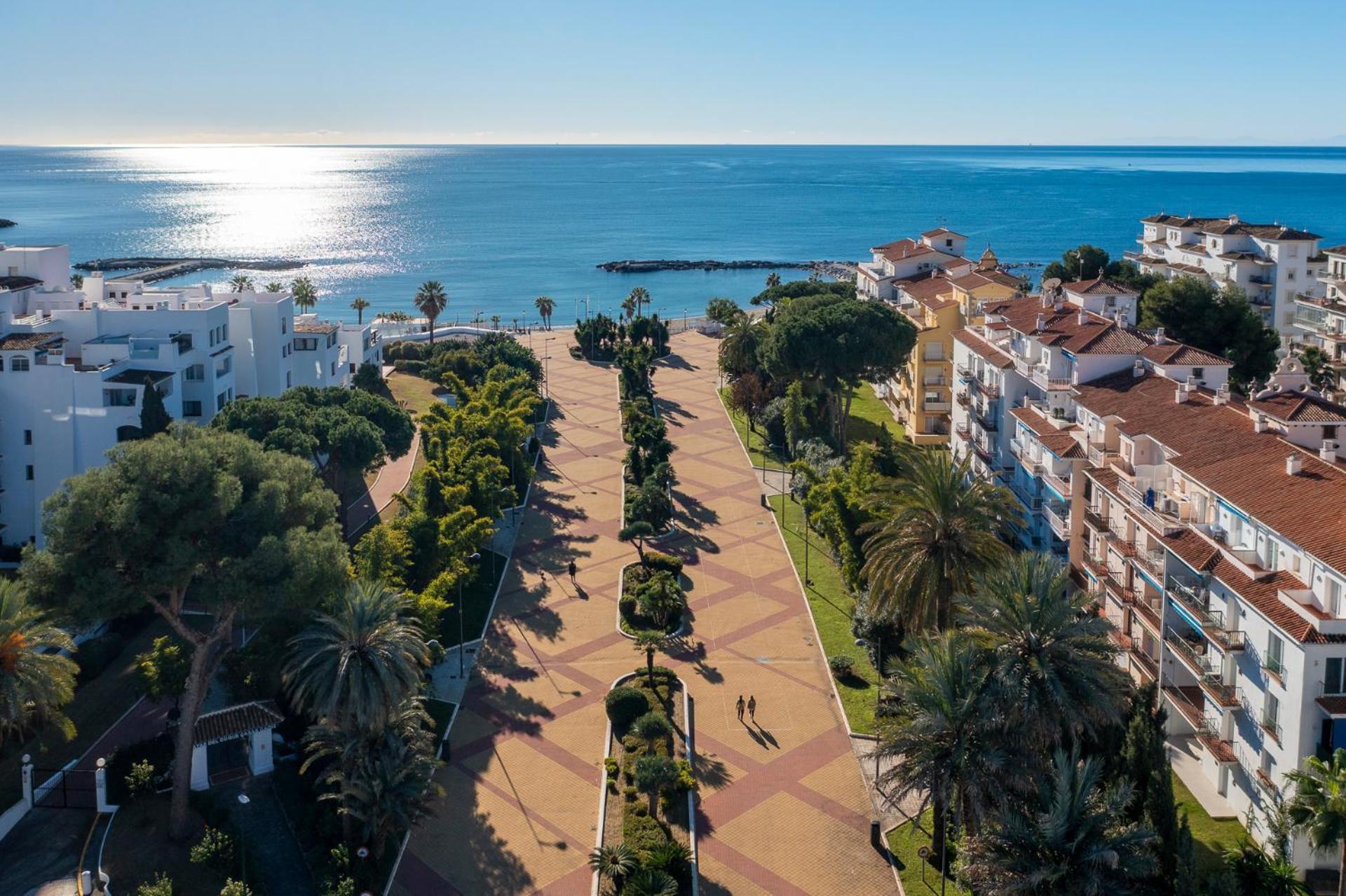Apartment Modern - 2 Bedrooms, Beachside - Puerto Banus