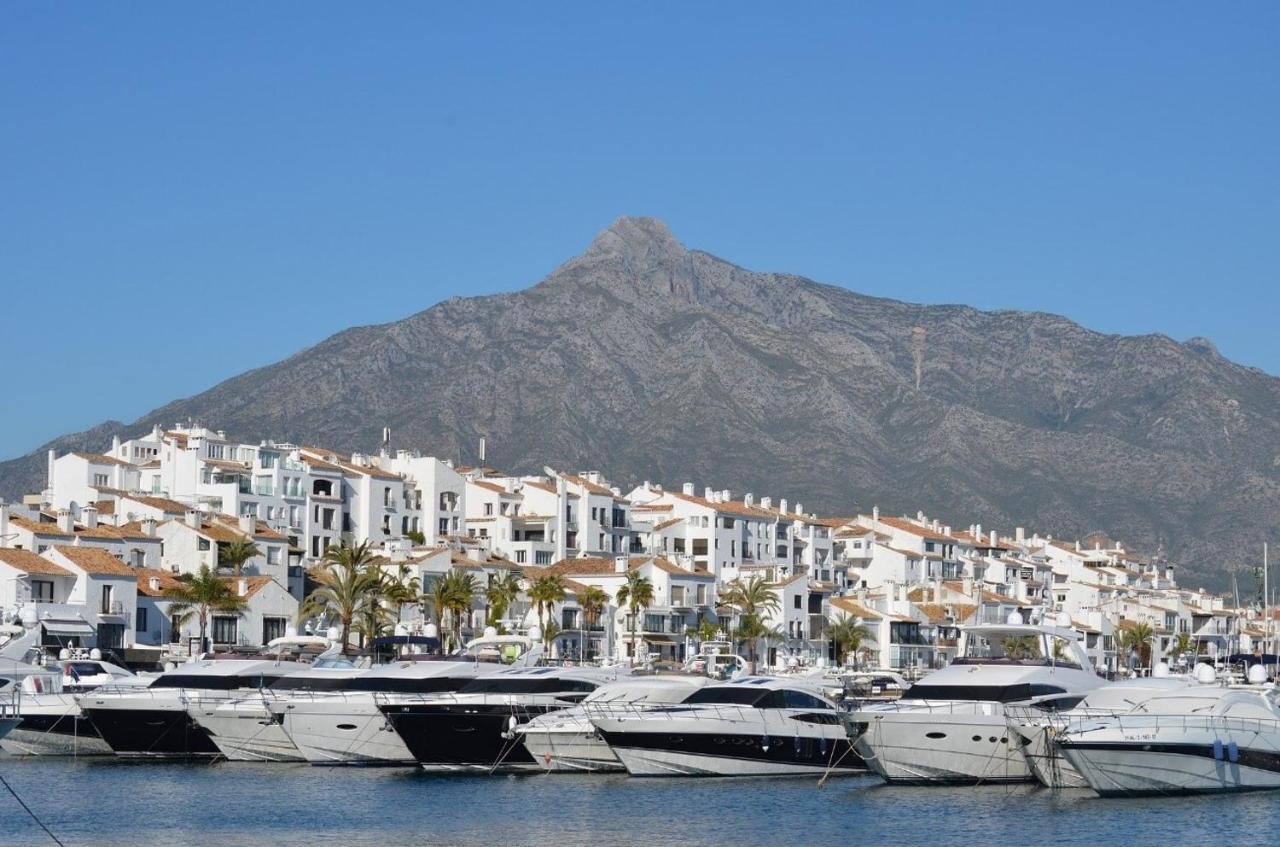 Modern - 2 Bedrooms, Beachside - Puerto Banus Apartament
