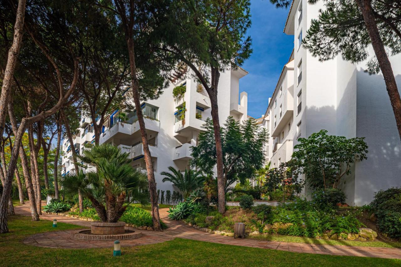 Modern - 2 Bedrooms, Beachside - Puerto Banus Apartament